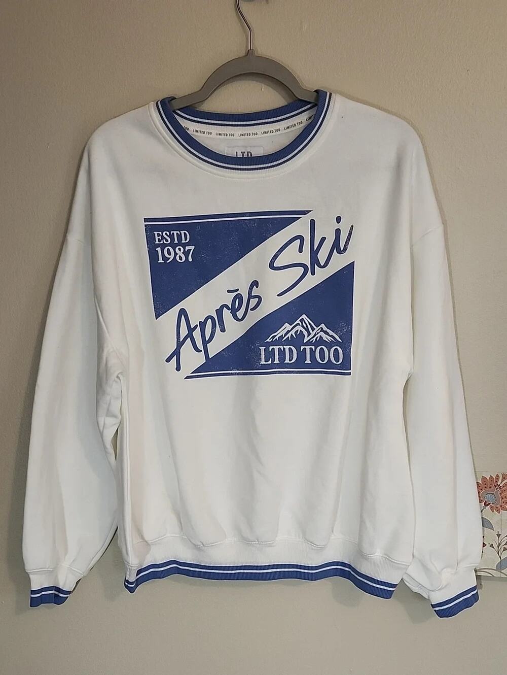 Limited Too White Apres Ski Graphic Sweatshirt/Size M